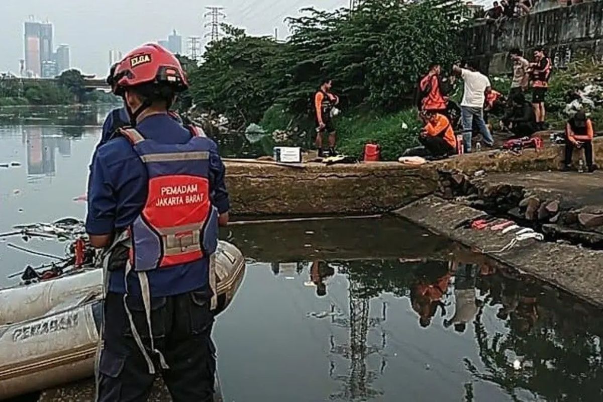 Pemuda Hilang di Kali Ciliwung, Pencarian Berlanjut Siang Ini