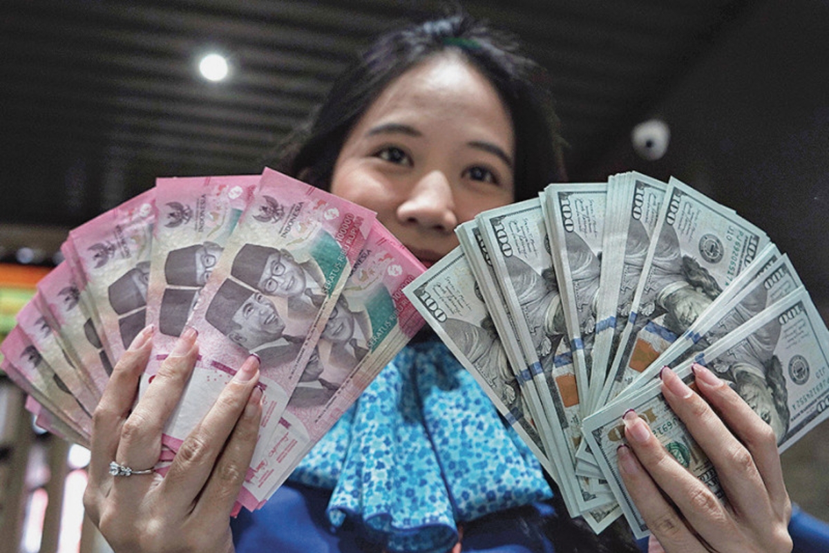Rupiah Menguat 82 Poin Terhadap Dolar AS di Awal Pekan