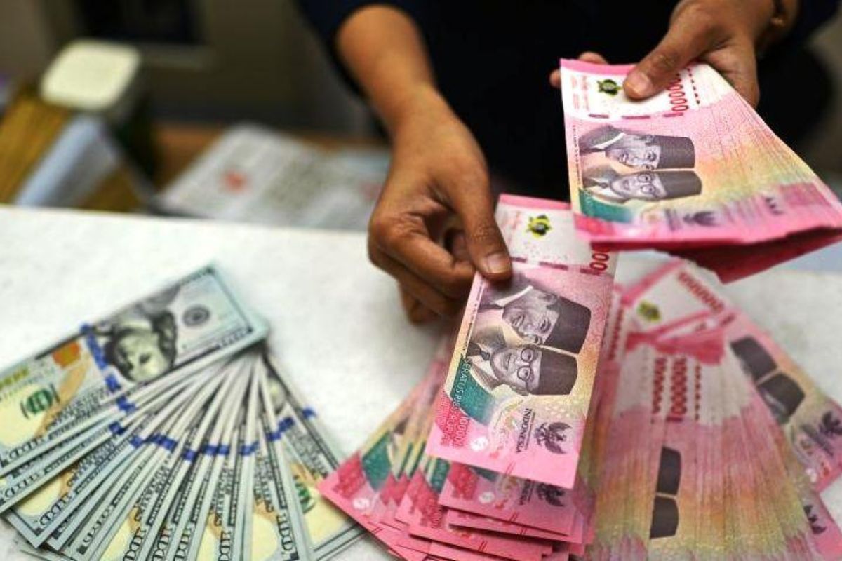 Dolar AS Melemah ke Rp18.051 Imbas Kenaikan BI Rate Mendadak