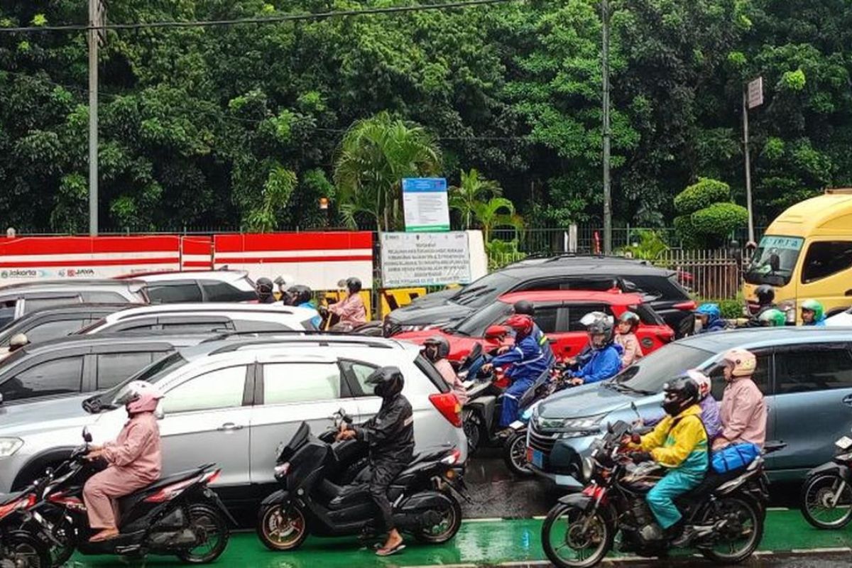 Usai Libur Panjang, Jalanan di Jakarta Timur Kembali Macet