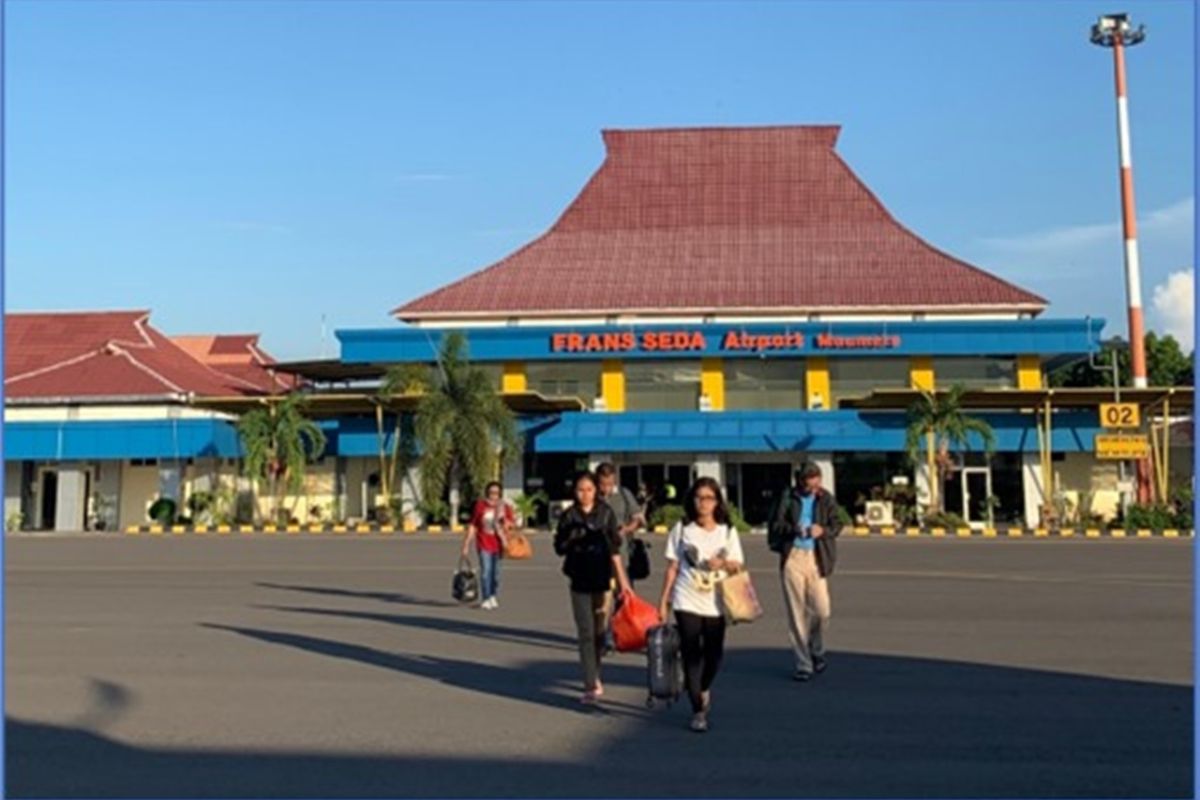 Gunung Lewotobi Erupsi, Operasional Bandara Frans Seda Maumere Stop