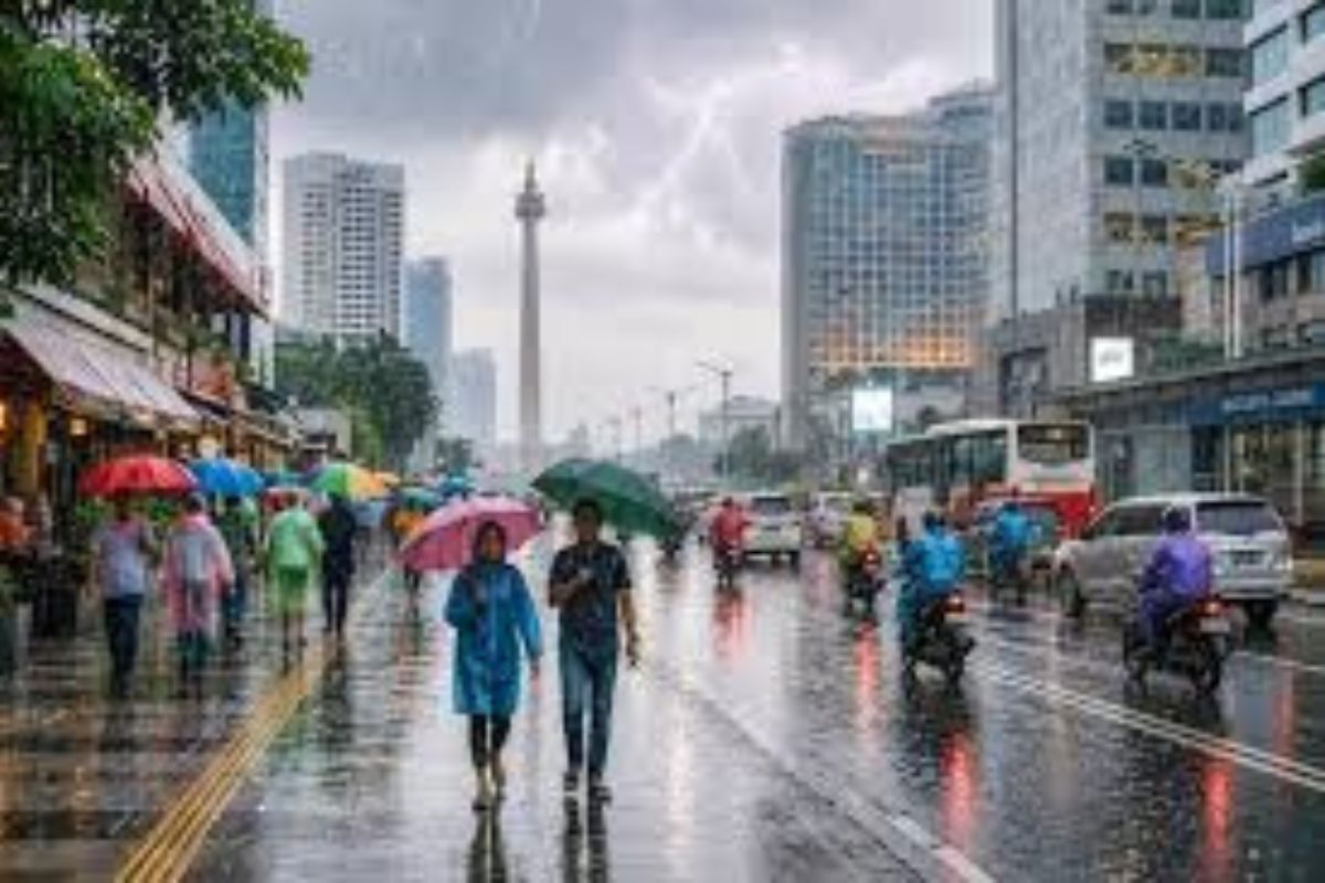  Prakiraan Cuaca Jakarta: Potensi Hujan Ringan di Sore Hari 