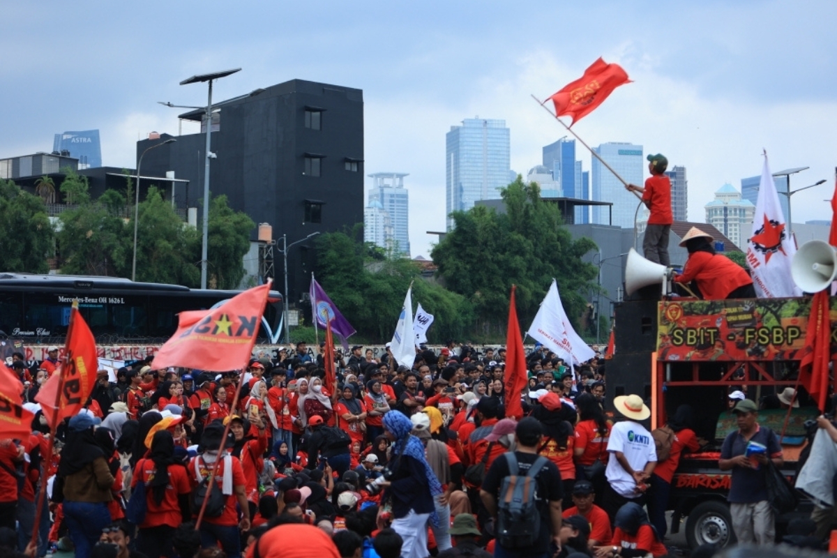 Kelompok Buruh Tolak Pajak JHT, Menkeu Purbaya Siap Investigasi