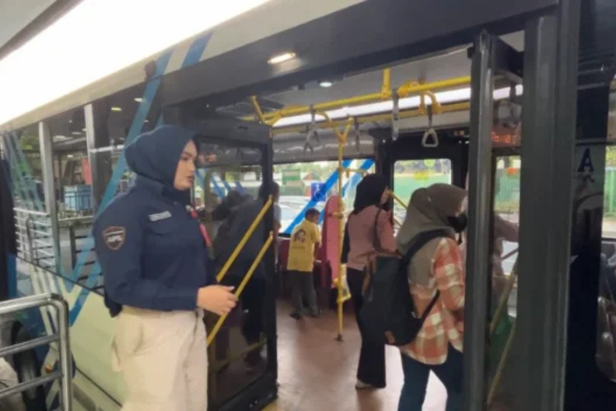 GBK Padat Akhir Pekan, Dishub DKI Imbau Warga Naik Transjakarta