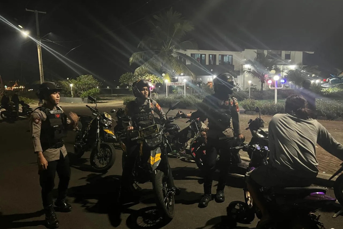 Polisi Tangkap Dua Pemuda Bawa Golok yang Diduga Begal di Jakbar