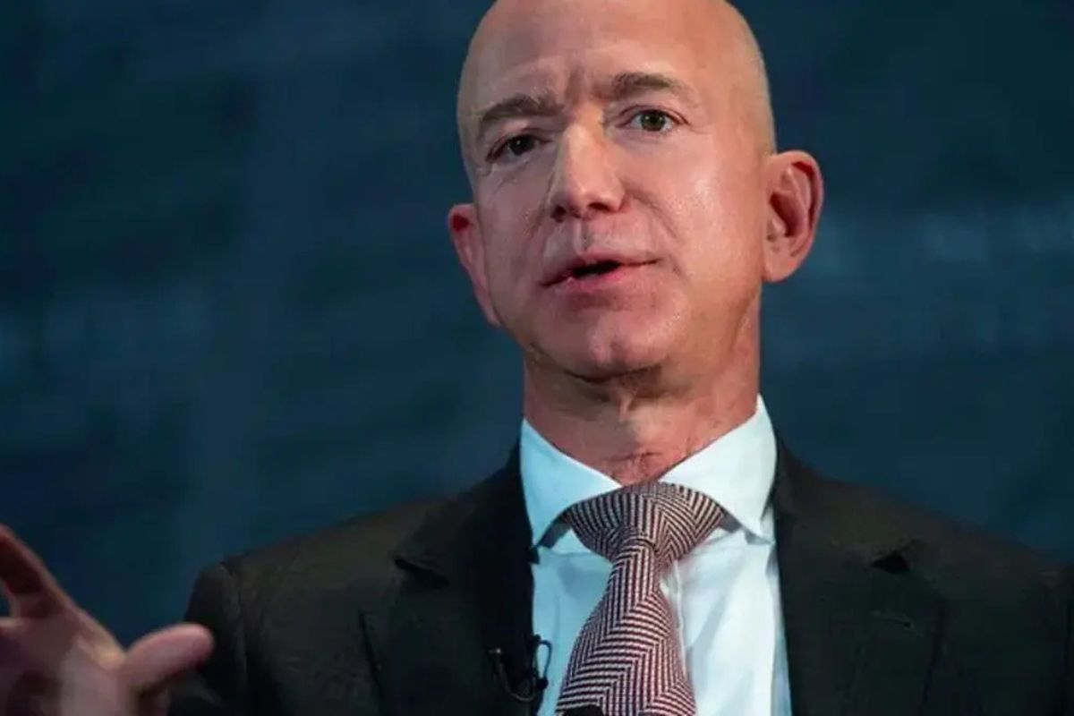 Bezos Sebut AI Bikin Hidup Mudah, Amazon Malah PHK Massal