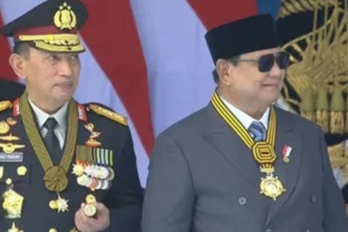 Prabowo Raih Penghargaan Loka Praja Samrakshana di Hari Bhayangkara