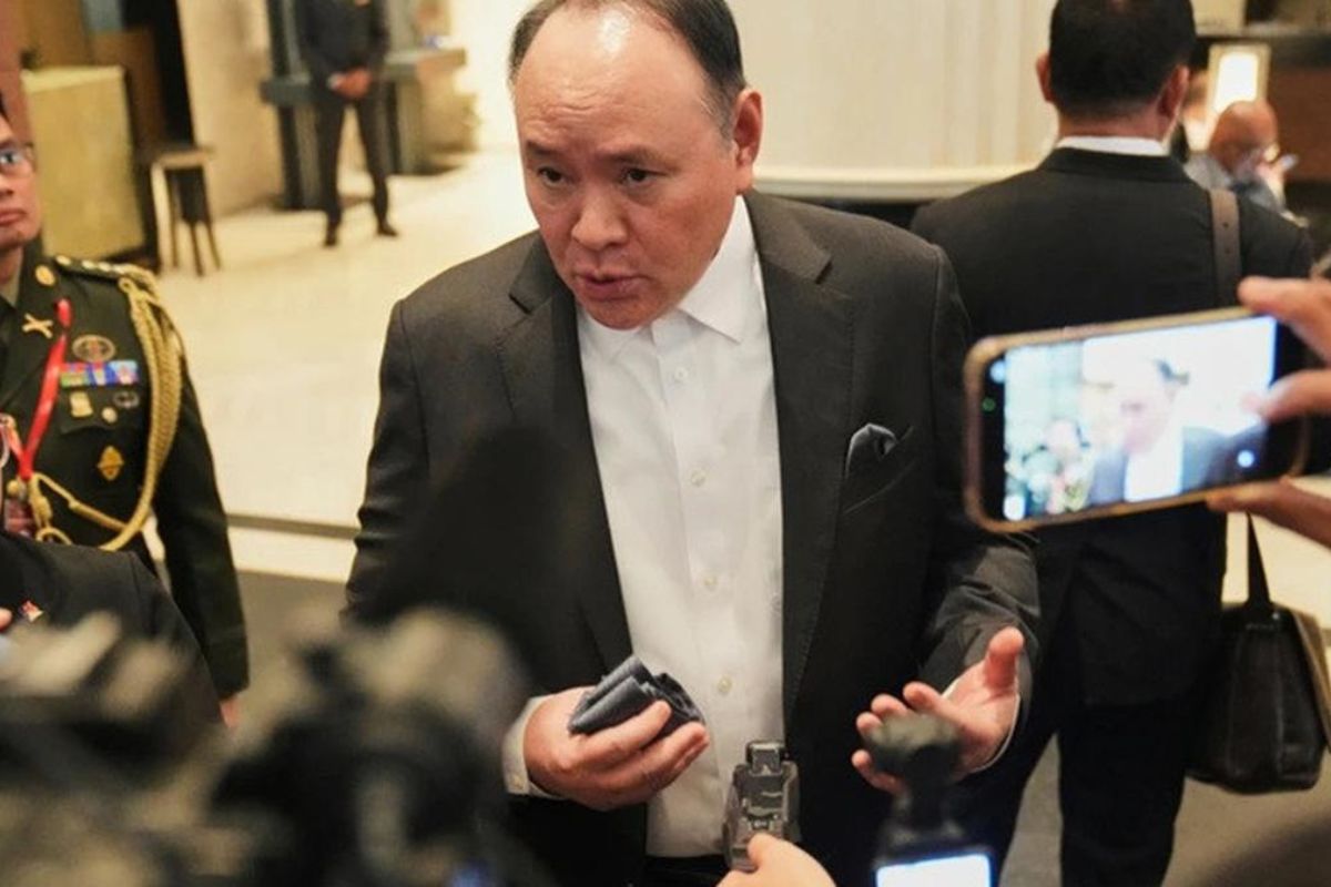 Menhan Filipina Kena Sanksi Beijing Usai Kritik di Dialog Shangri-La