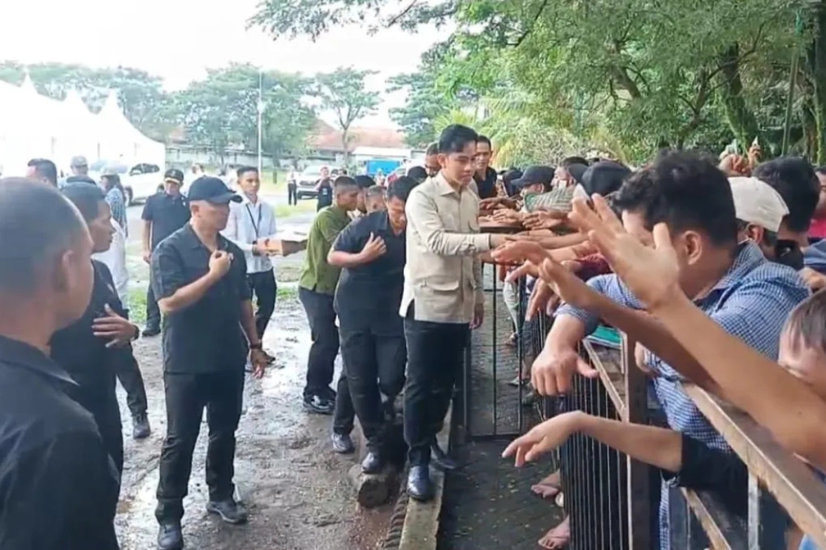 Wapres Gibran Tiba di Rote Ndao, Disambut Hangat Warga saat Hujan