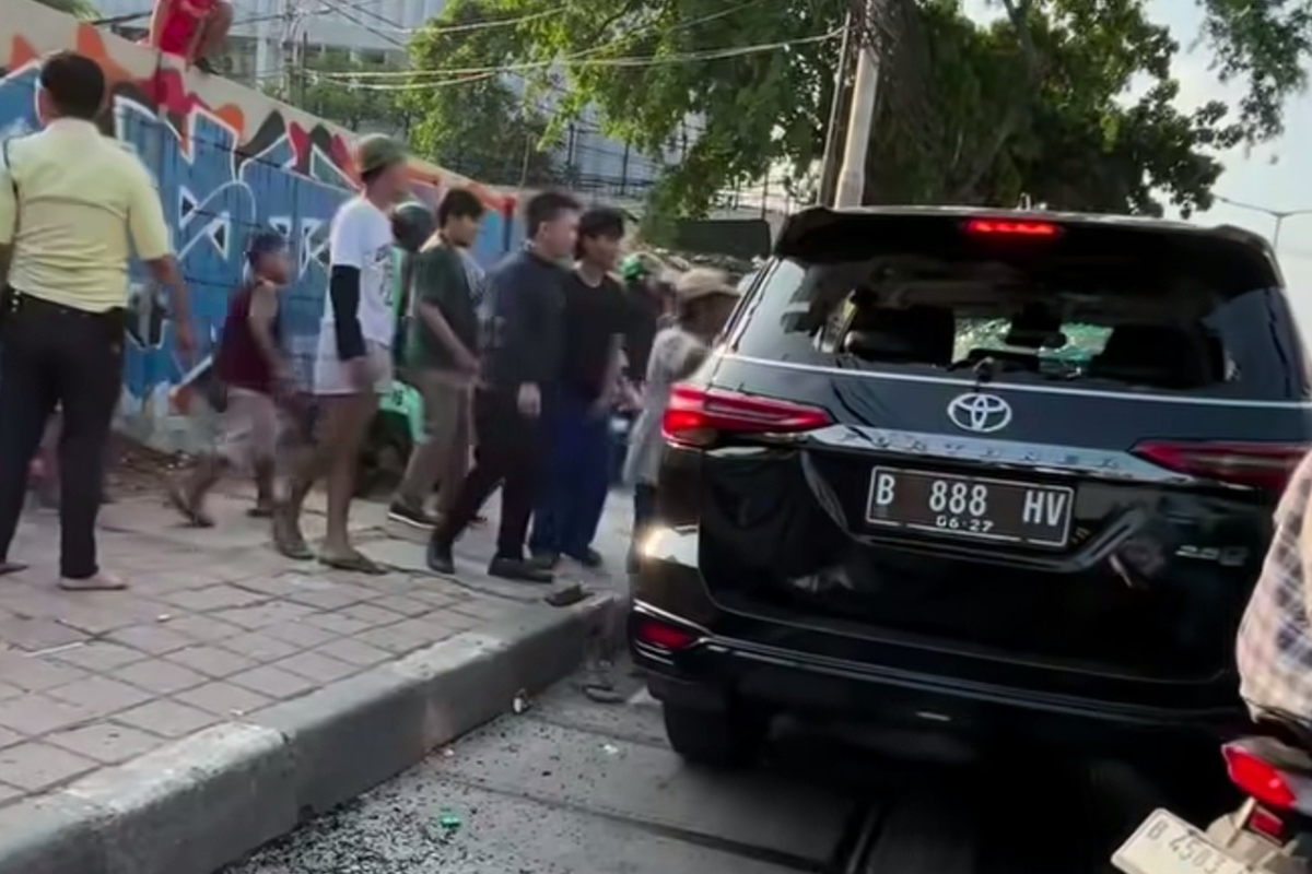 Kronologi Fortuner Diamuk Warga di Tanah Abang, Dipicu Cekcok