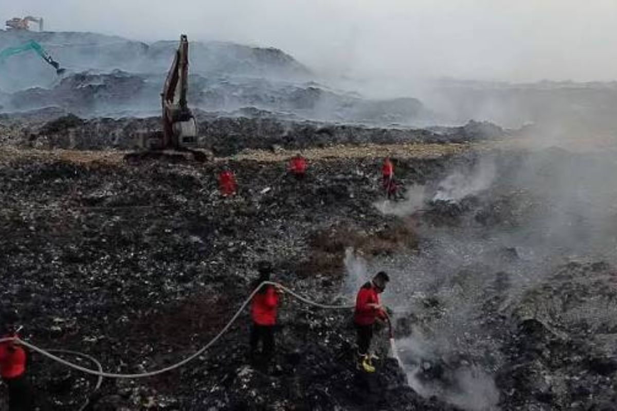 BNPB: 232 Pengungsi Kebakaran TPA Jatiwaringin Kembali ke Rumah