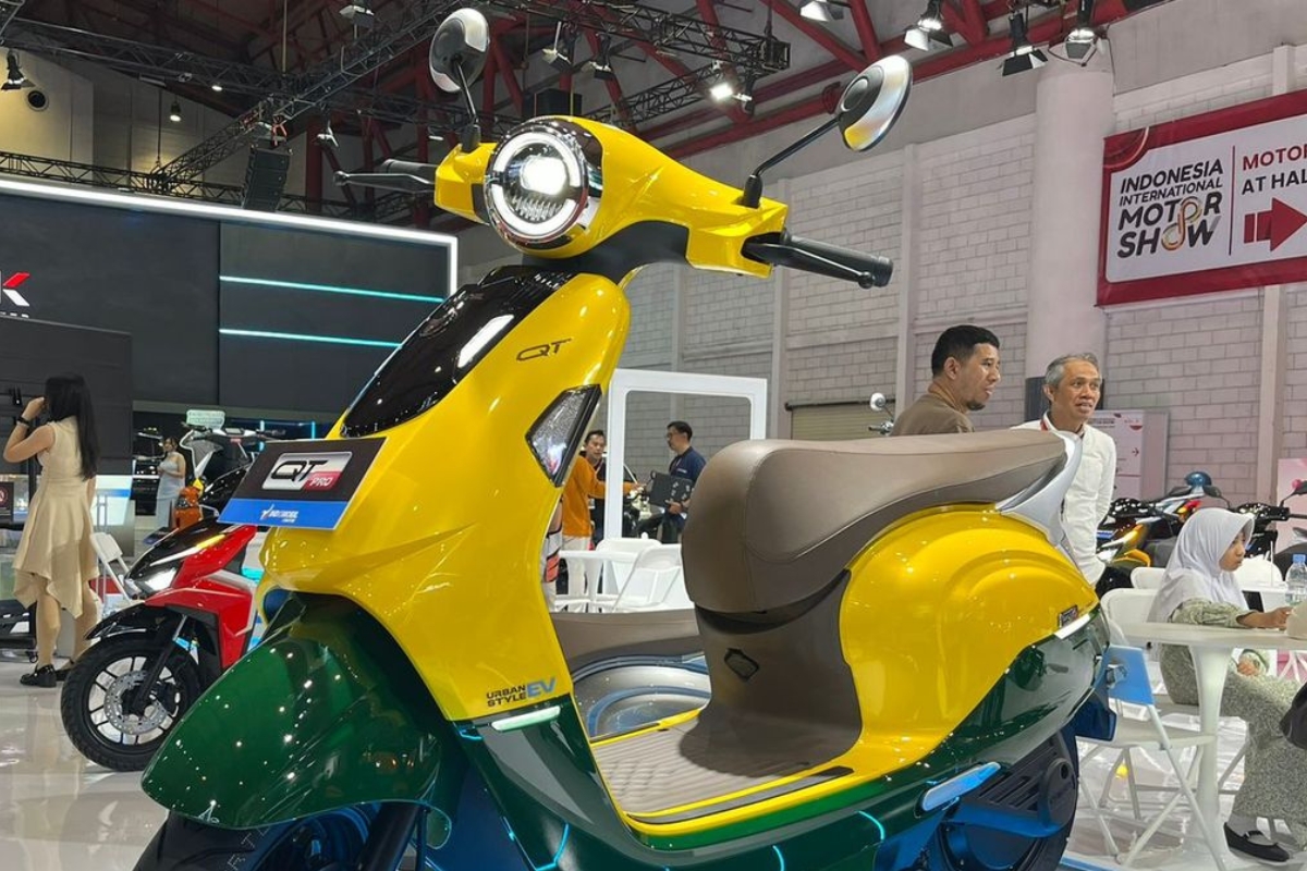 Warga Bandung Mulai Beralih ke Motor Listrik demi Keperluan Harian