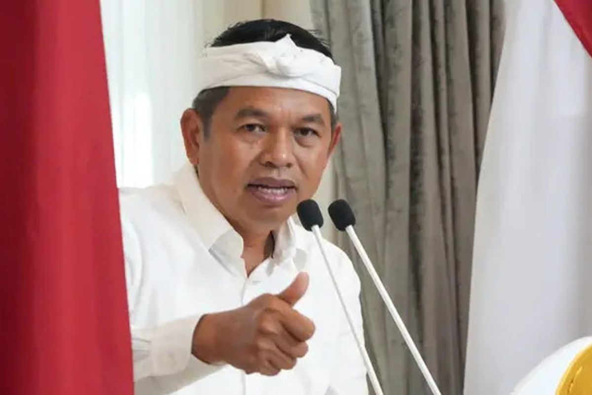 Gubernur Jabar Copot Kepala Tikomdik Disdik Akibat Protes Ortu