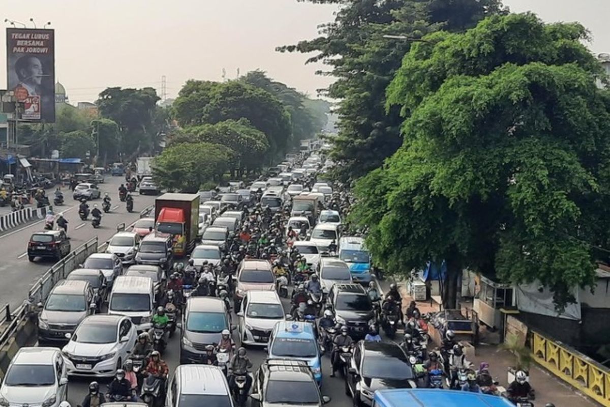 Libur Usai, Jalan Basuki Rahmat dan Kalimalang Macet Total Pagi Ini