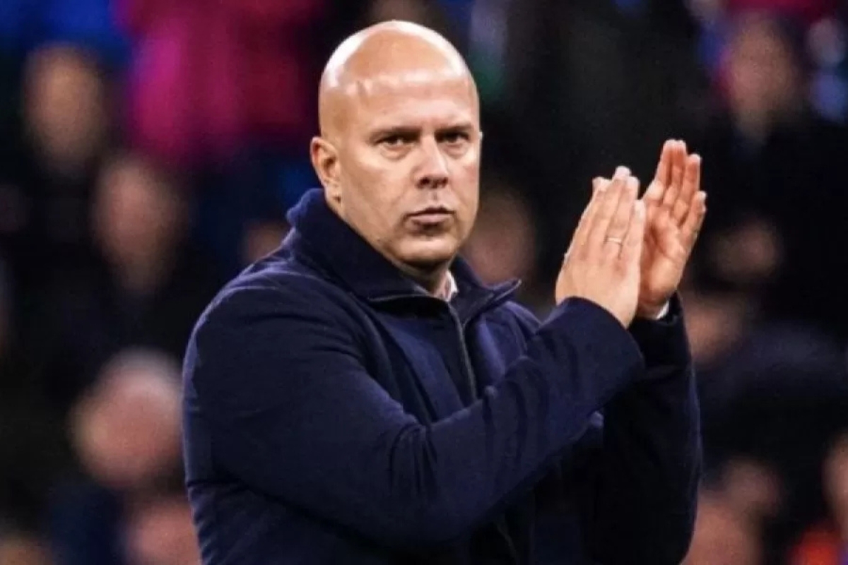 Petisi 'Arne Slot Out' Tembus 1 Juta Tanda Tangan dari Fans Liverpool
