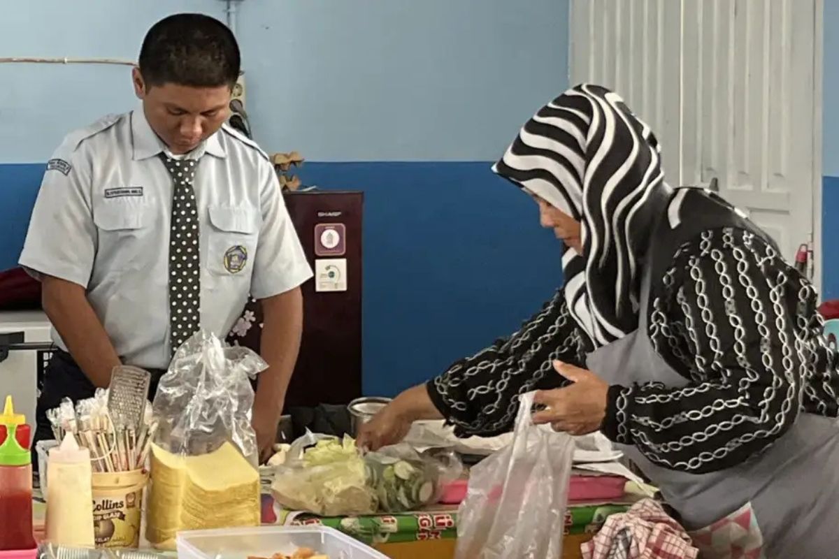 Kisah Inspiratif Fathan, Anak Penjual Kantin Lolos Kuliah Gratis UGM