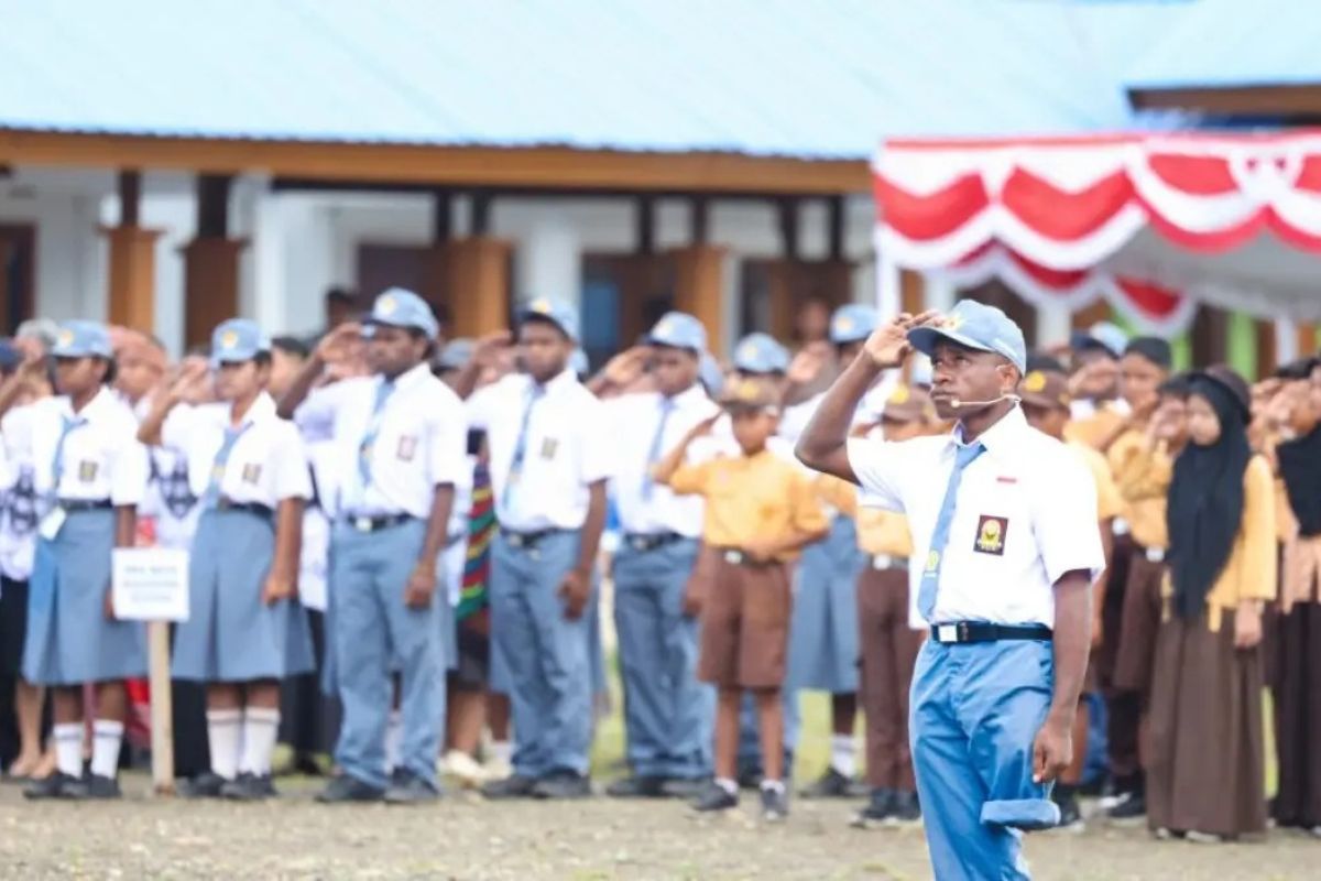 Kisah Decky Degei: Siswa Difabel Pimpin Upacara Hardiknas Papua Tengah