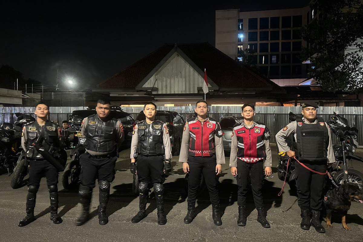 Polisi Bubarkan Remaja Nongkrong Dini Hari di Depok demi Cegah Tawuran