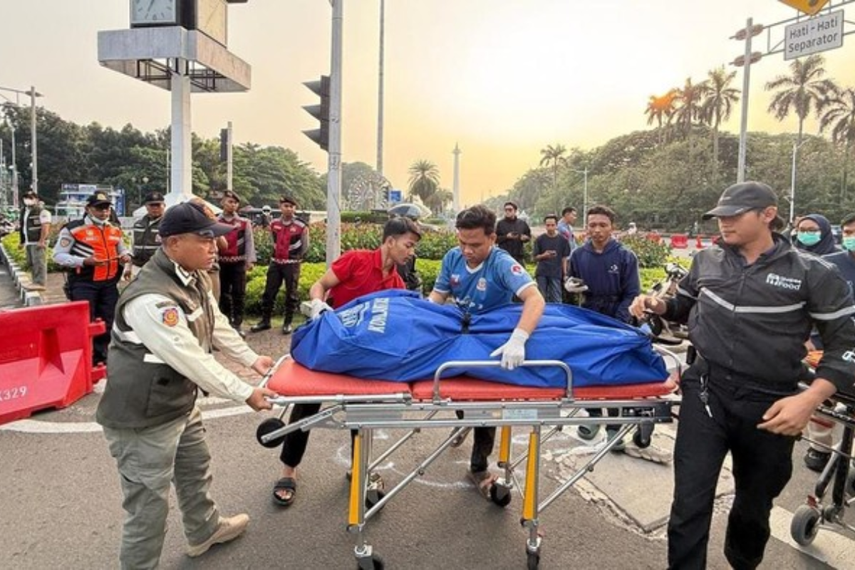 Kecelakaan Tunggal di Bundaran Patung Kuda, Seorang Pengemudi Ojol Tewas