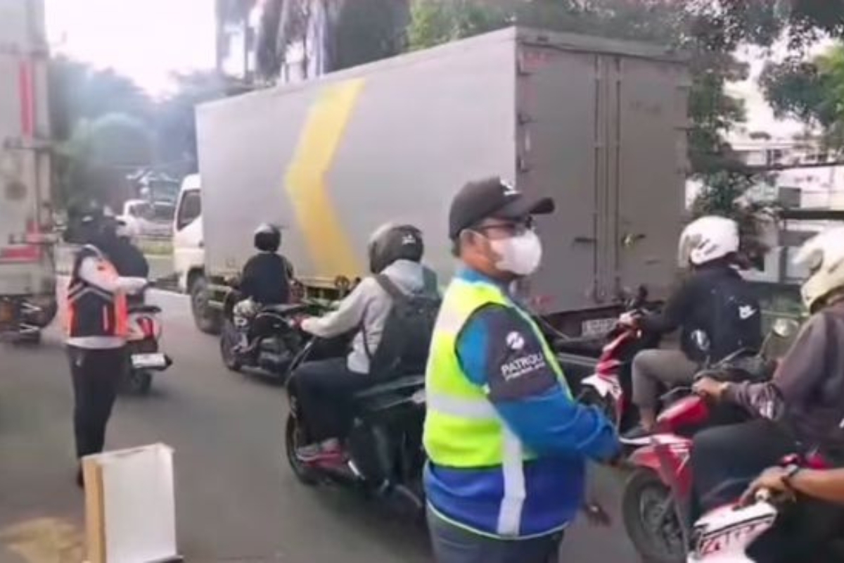 Imbas Truk Pecah Ban, Jalan Daan Mogot Jakarta Barat Macet Pagi Ini