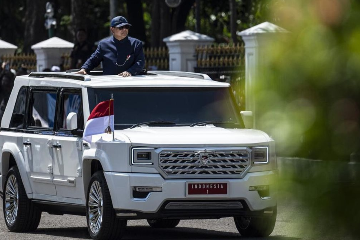 Bangga Produk Lokal, Prabowo Kisahkan Pengalaman Naik Mobil Maung