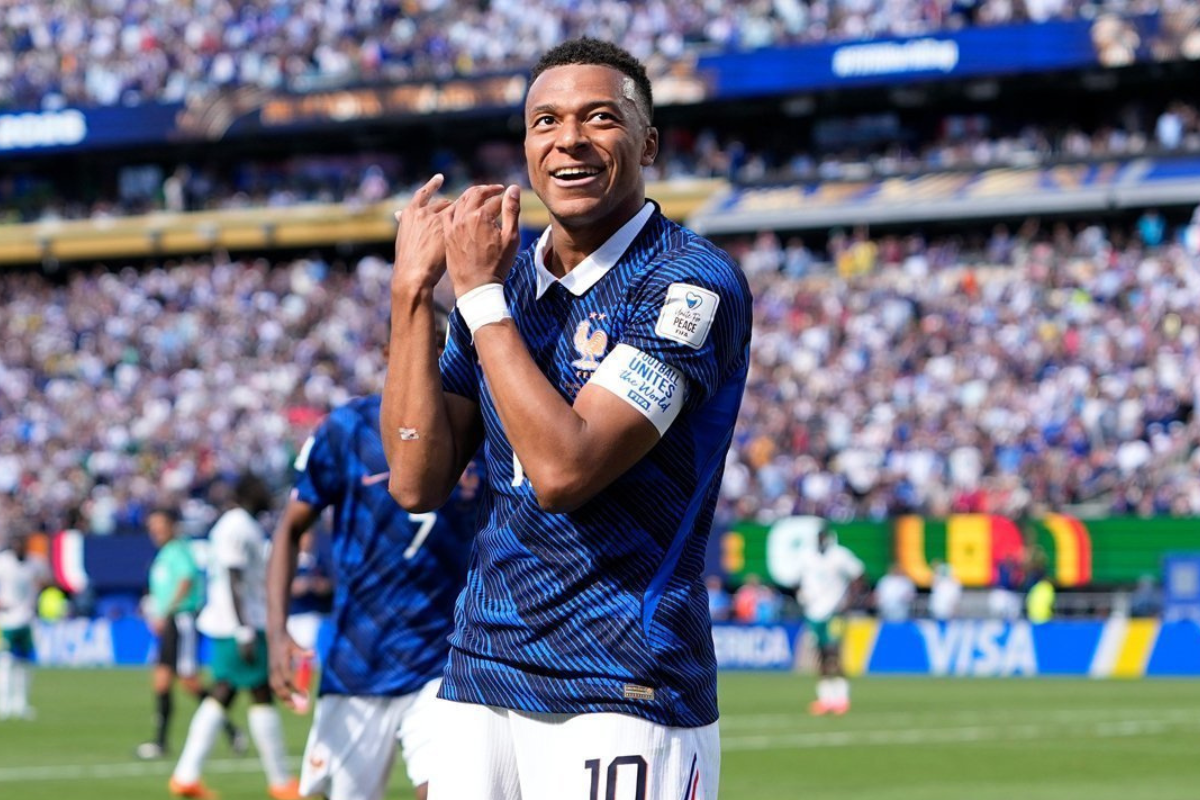 Hanya 16 Laga, Mbappe Jadi Pemain Tercepat Koleksi 15 Gol