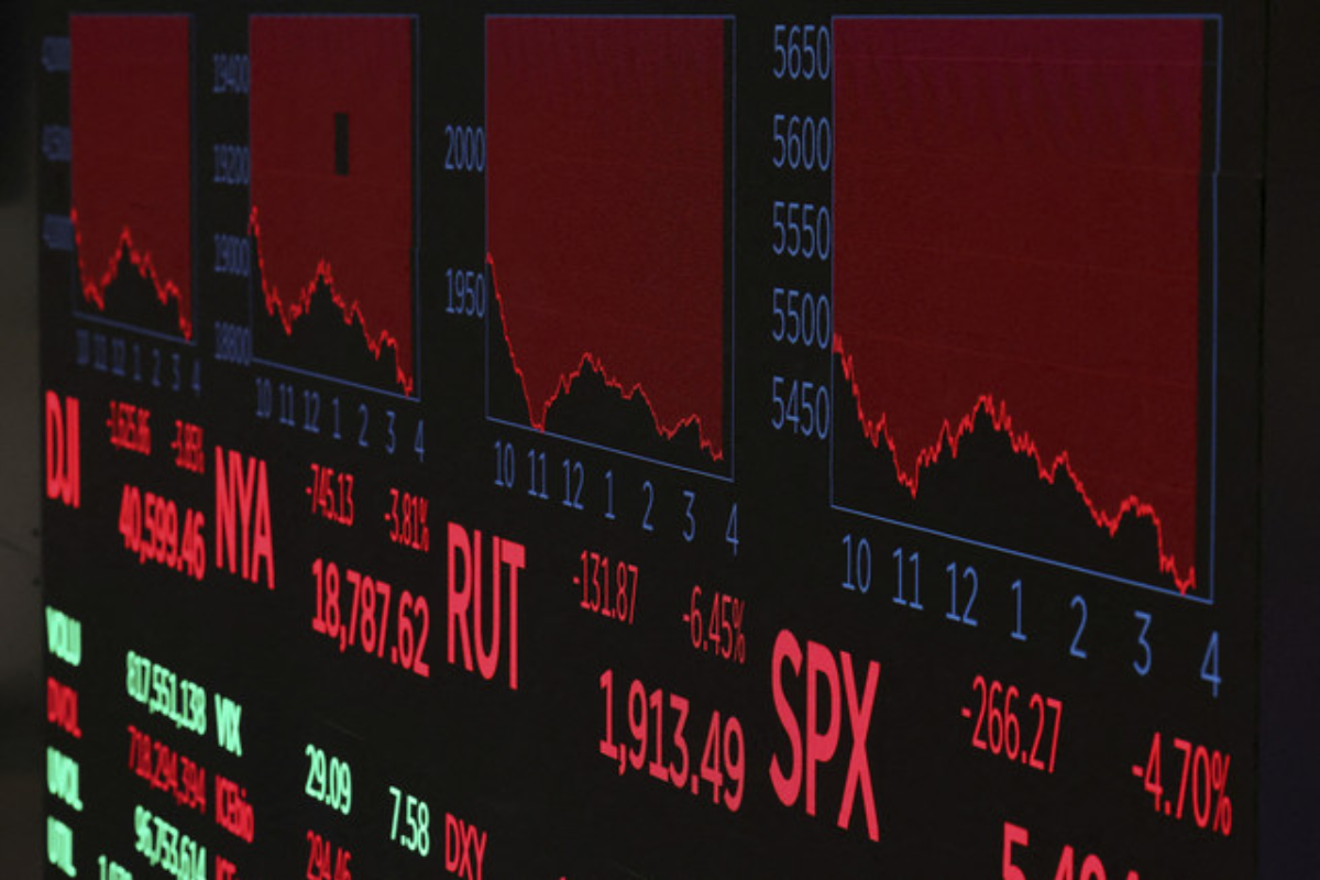 Sektor Konsumsi & Kesehatan Angkat Bursa China, Saham AI Tertekan
