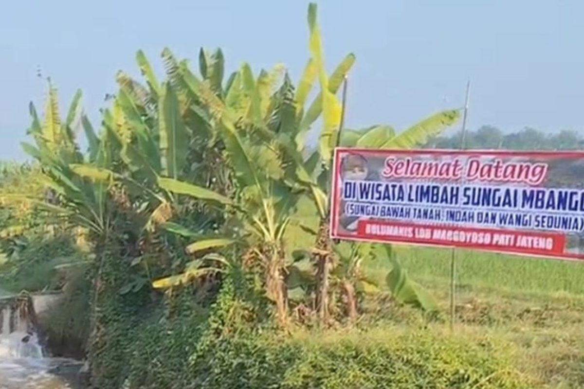 Pencemaran Sungai Mbango, Warga Pati Pasang Spanduk Wisata Limbah 