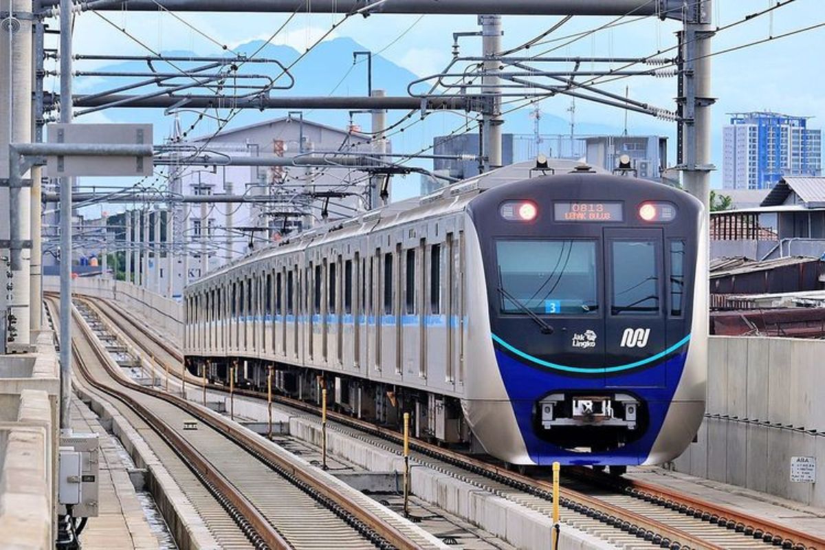 HUT Jakarta ke-499: Naik Transjakarta, MRT, LRT Cuma Rp 1