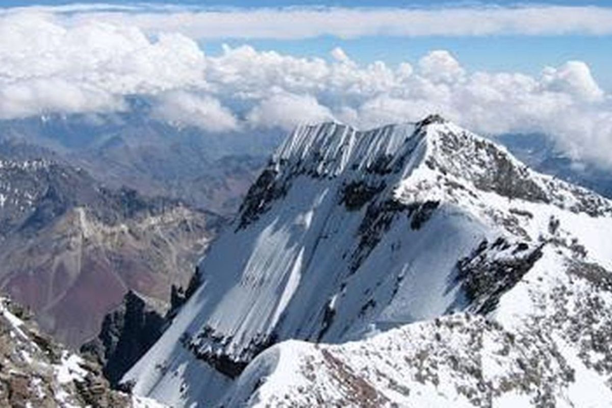 Es Abadi Puncak Jaya Papua Diprediksi Lenyap Akhir 2026