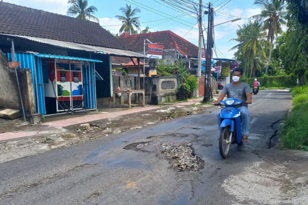 Jalan Rusak 300 Km, Pemkab Buleleng Perbaiki Bertahap karena Dana