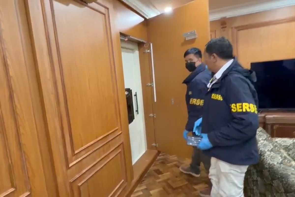 Penggeledahan di Sentul, Polisi Sita Emas dan Uang Rp476 M