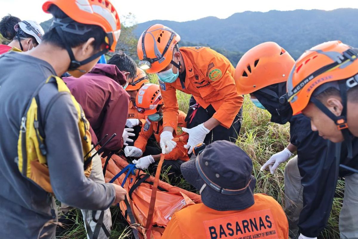 5 Pendaki Tersambar Petir di Gunung Monrolo, 1 Orang Tewas