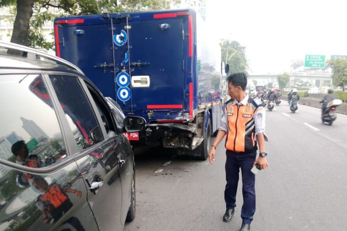 Dua Kecelakaan di MT Haryono Picu Kepadatan Lalin Jakarta Pagi Ini