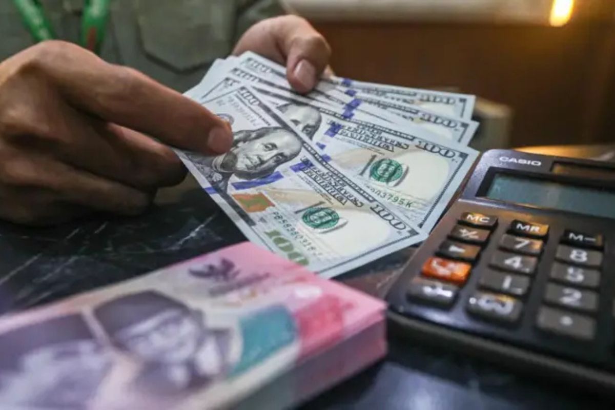 Nilai Tukar Rupiah Terhadap Dolar AS Tak Bergerak Selasa Pagi