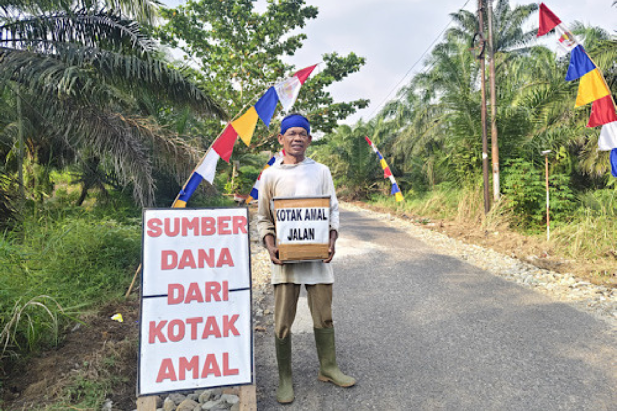 Petani di Bengkulu Mandiri Lebarkan Jalan demi Cegah Kecelakaan