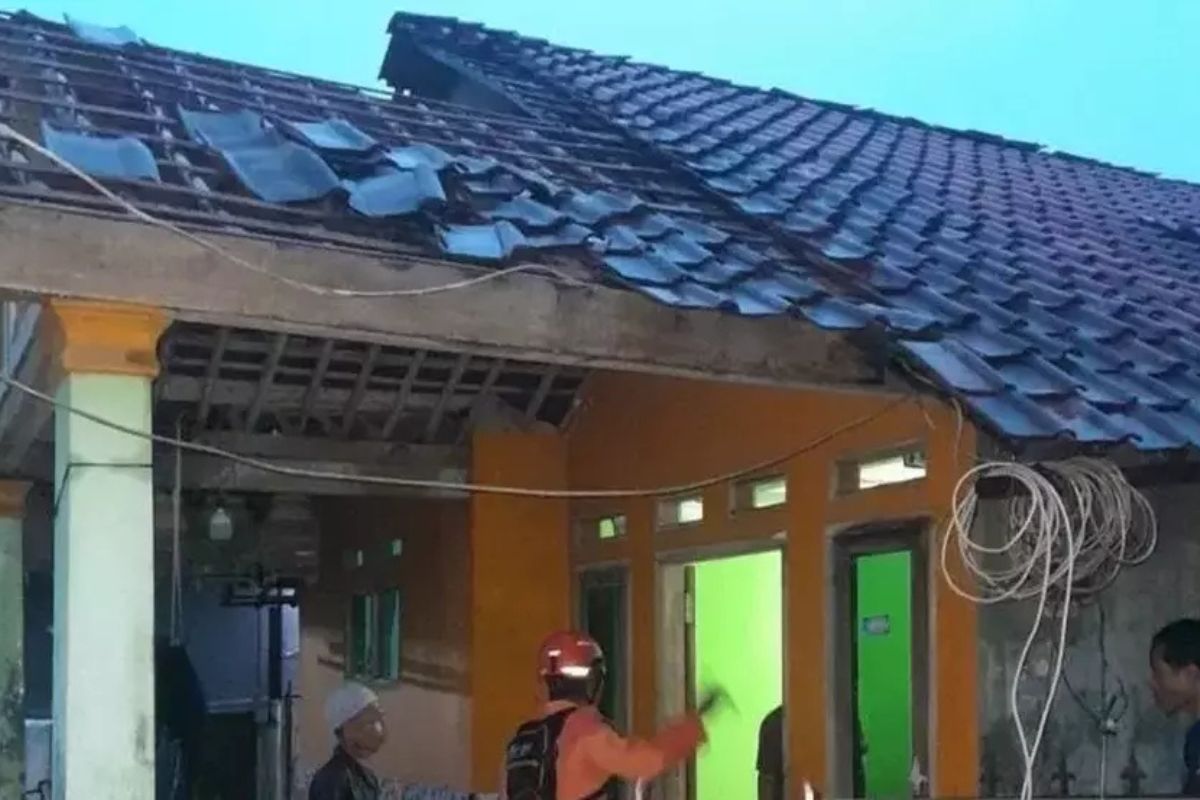 Angin Kencang Terjang Rumpin Bogor, 90 Rumah Warga Rusak