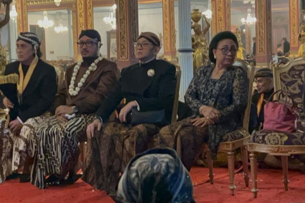 Kirab Malam 1 Suro: Kubu PB XIV Mangkubumi Keluarkan Pusaka