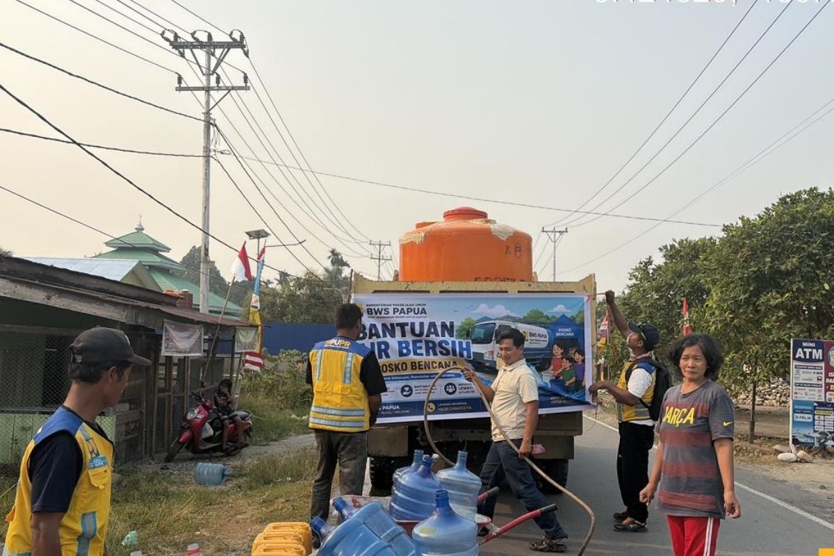 Kekeringan di Nabire: Menteri PU Dody Kirim 9.200 Liter Air Bersih