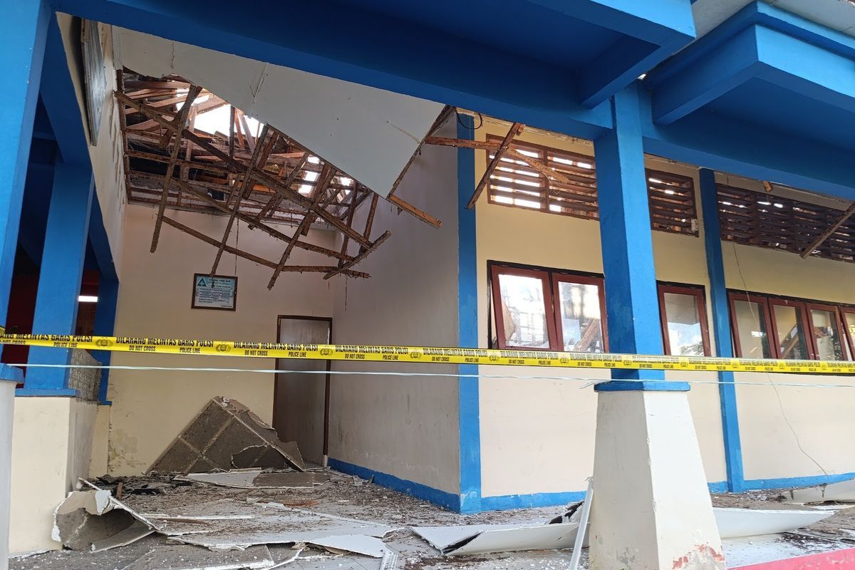 Atap SMAN 7 Mataram Ambruk, Pemprov NTB Tanggung Biaya Korban