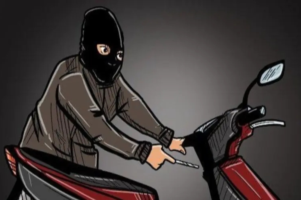 Terekam CCTV, Kos-kosan di Depok Disatroni Pencuri Dua Motor