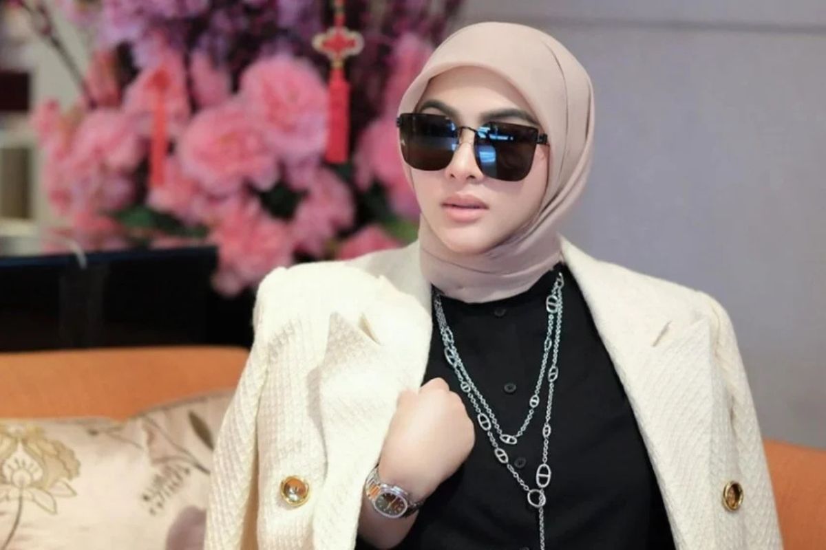 Pakai Aksesori Rp 44,5 M, Penampilan Syahrini Jadi Sorotan