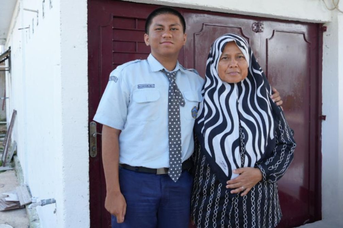 Anak Penjual Kantin Lolos Kuliah Gratis UGM, Ini Kisah Fathan