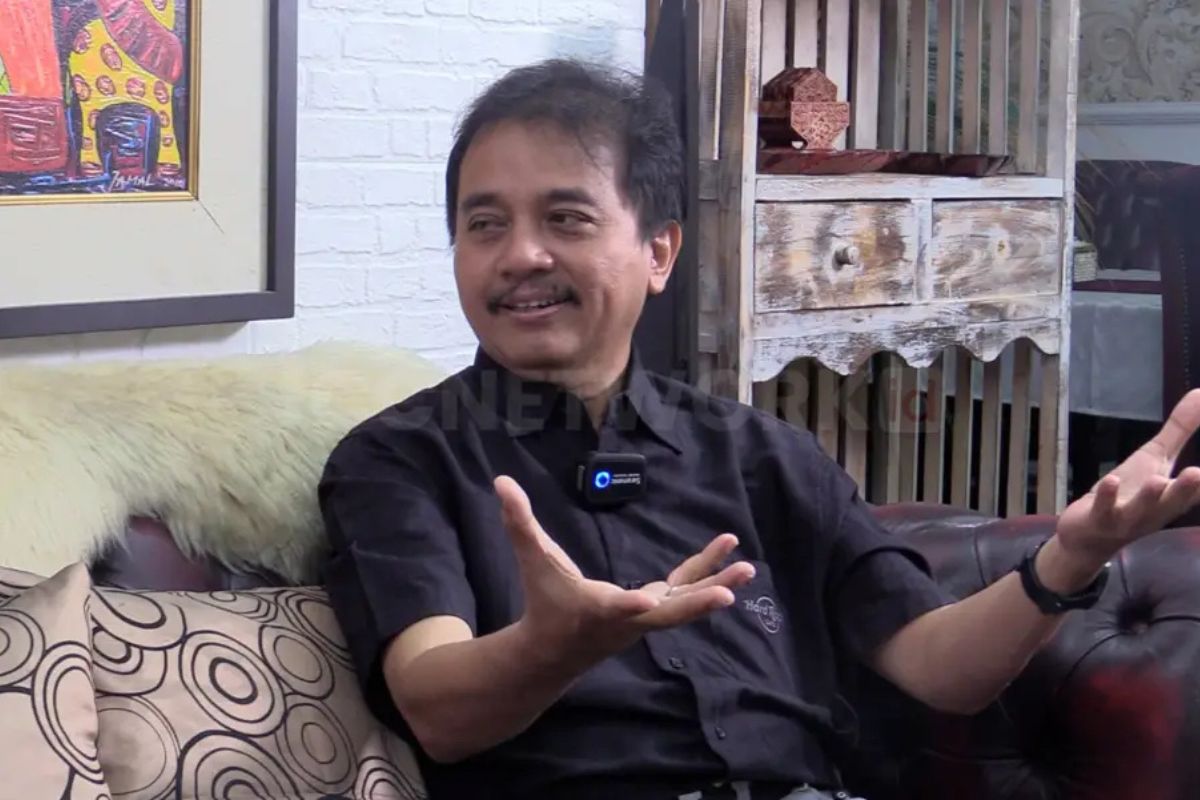 Roy Suryo Tolak Pakai Rompi Oranye Saat Dibawa ke Kejari Jaksel