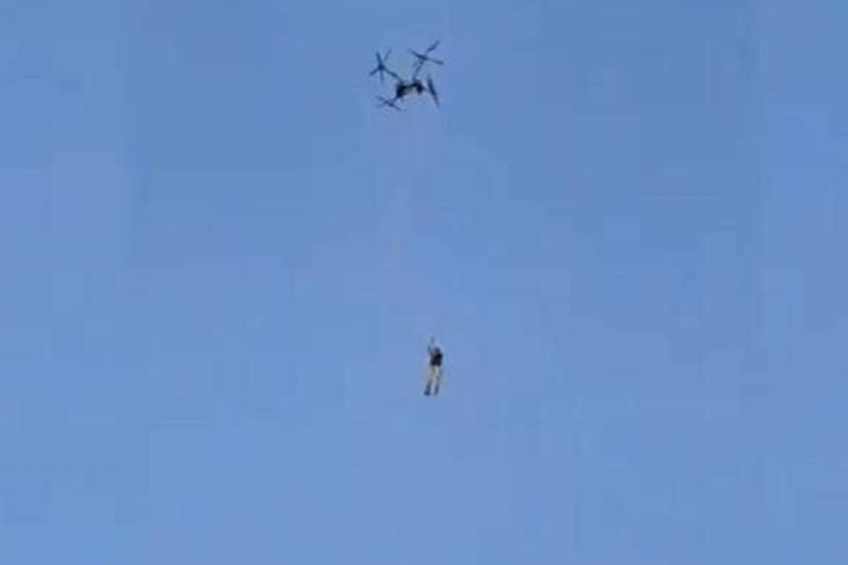 Ternyata Ini Fakta Dibalik Aksi Viral Petani di Tuban Terbang Pakai Drone