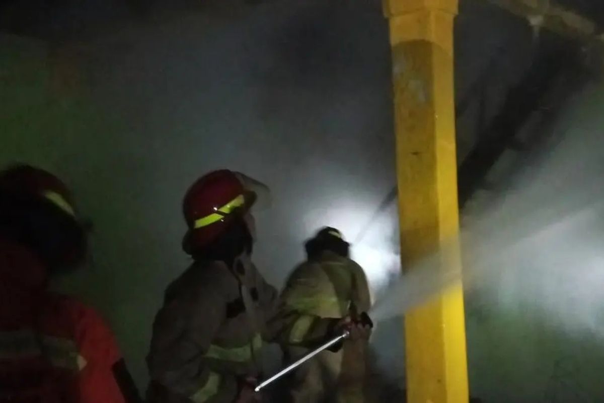 HP Meledak Saat Dicas, Majelis Taklim di Bogor Hangus Terbakar