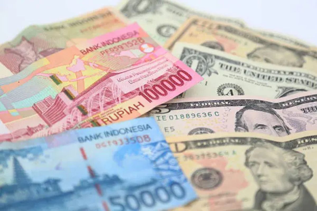 Rupiah Tembus Rp 18.000, Harga Produk Manufaktur Terancam Naik