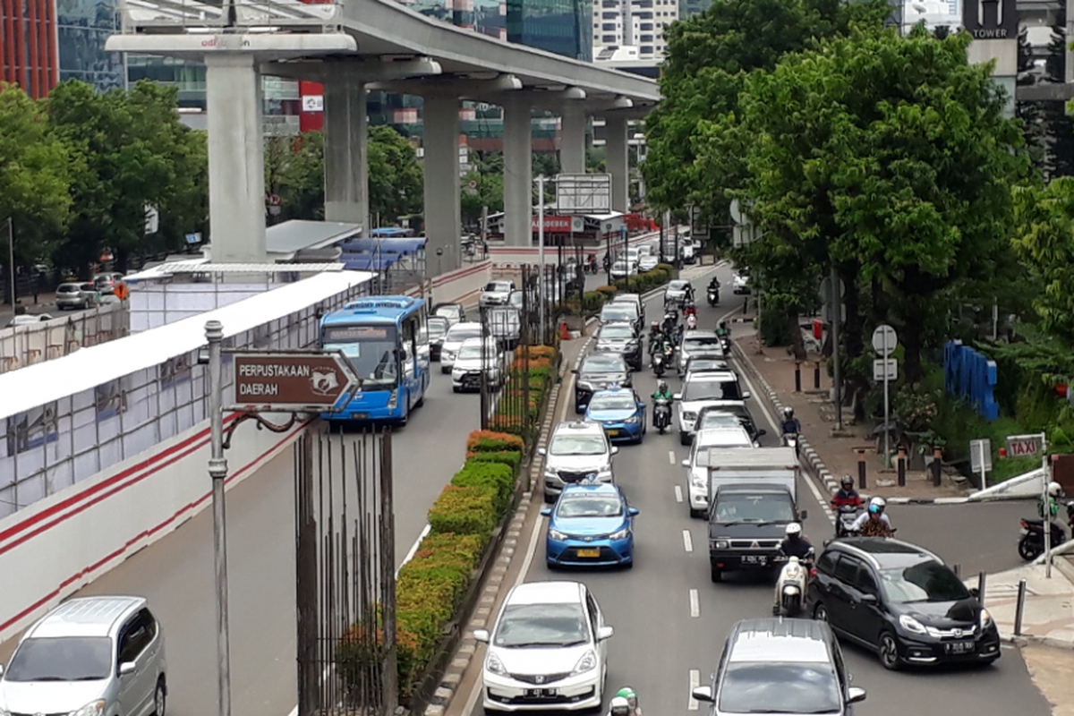 Alasan Waktu dan Kenyamanan Bikin Warga Jakarta Setia Macet-macetan