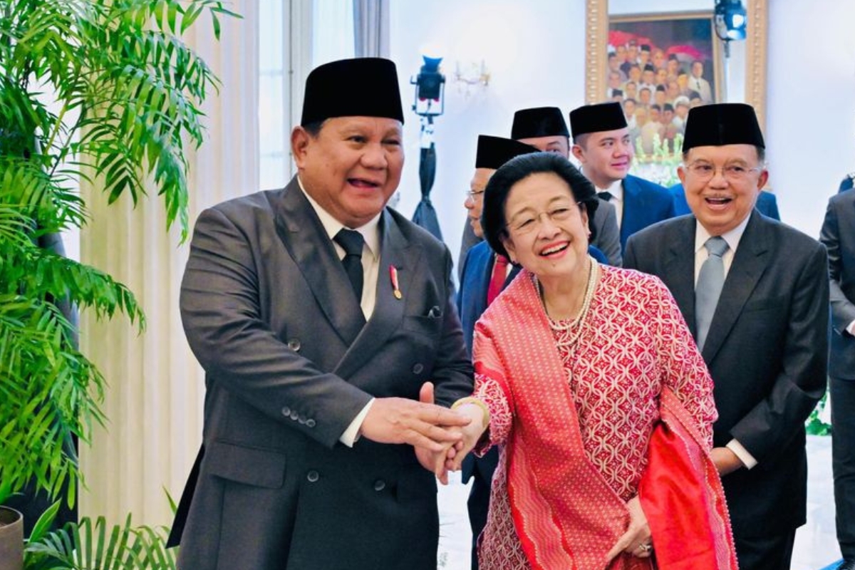 Prabowo dan Megawati Kembali Terlihat Akrab Bergandengan Tangan