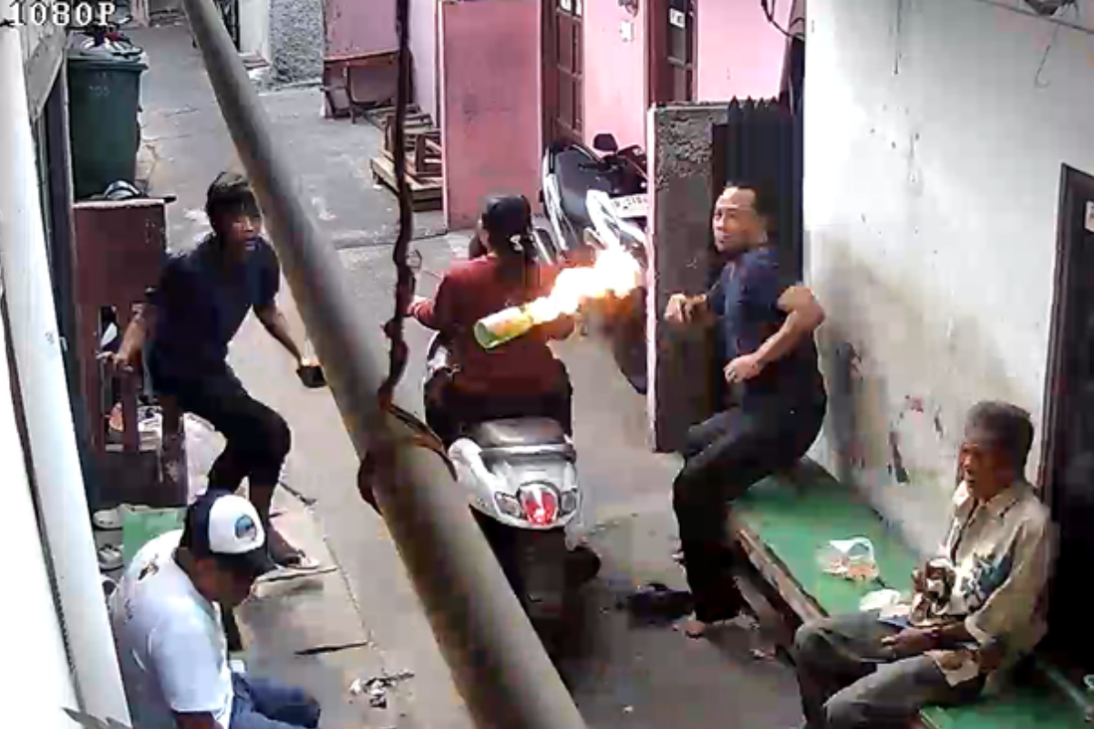 Viral Pemotor Wanita di Koja Dilempar Molotov, Polisi Buru Pelaku